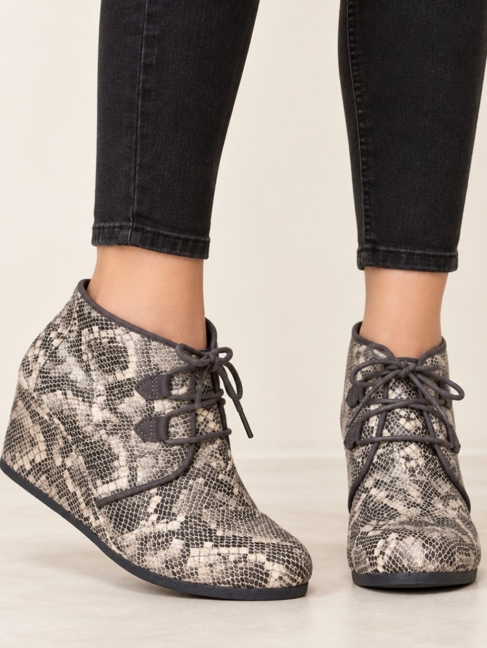 Toms Kala Indie Bohi Snake Print Leather Lace Up Comfort Wedge Bootie 7M